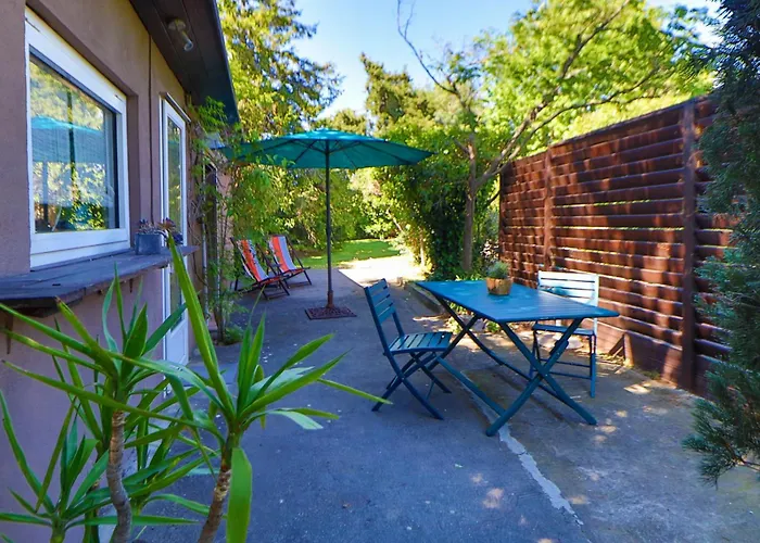 Le Mas de Bertagne studio kitchenette terrasse piscine Gémenos