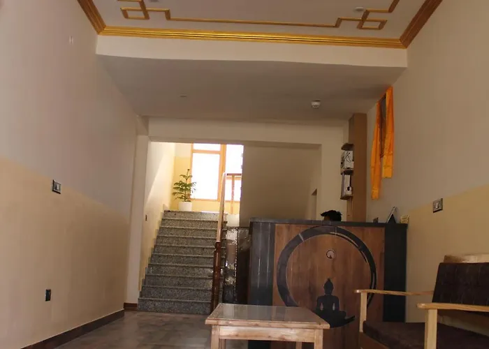 Leh Crown Inn