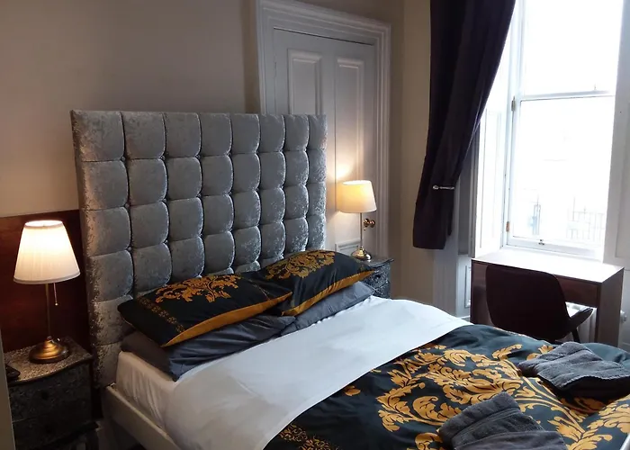 Ivy- Braveheart Guest House Edinburgh