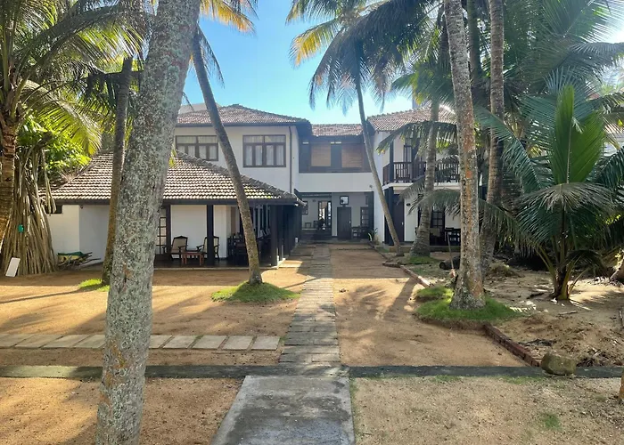 Curry Bowl Restaurant & Turtles Rest Bed & Breakfast Hikkaduwa