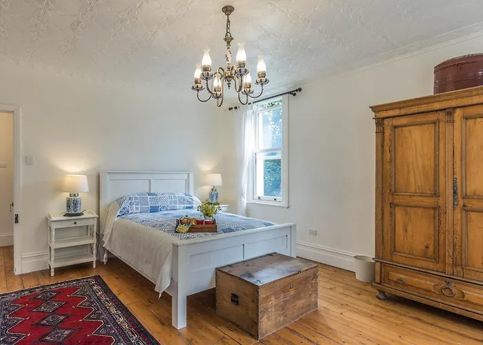 Islay House - Blue Room Woodend