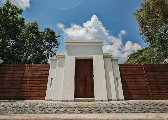 Hotel Livin Lush Anuradhapura