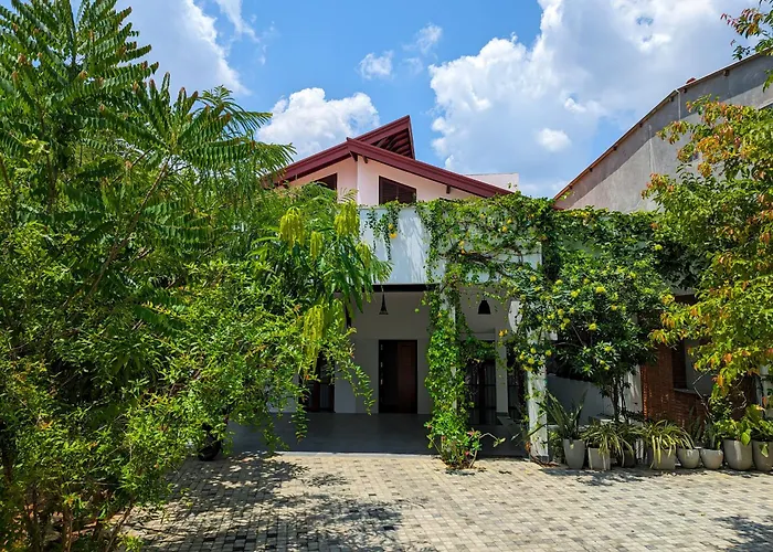 Hotel Livin Lush Anuradhapura