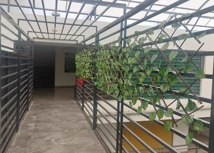 Rehcruz D Retreat Hotel Mumbai