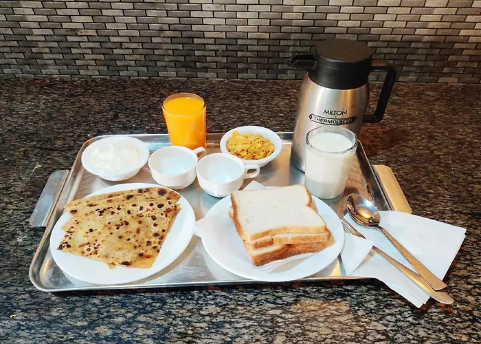 Goroomgo Kavyansh Villa Bhimtal - Parking Facilities - Excellent Homestay Feel Like Home