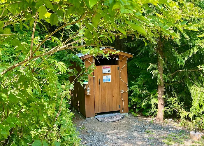 So Damn Lucky Glamping Hotel Ucluelet