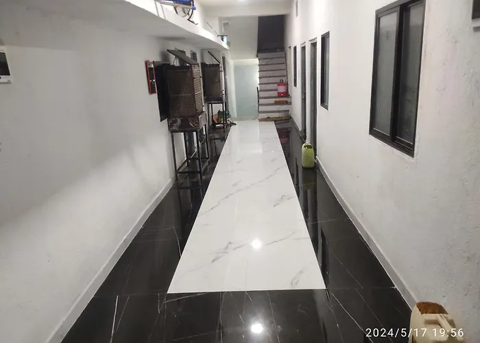 Kuber Bhandari Guest House And Hotel Sehore