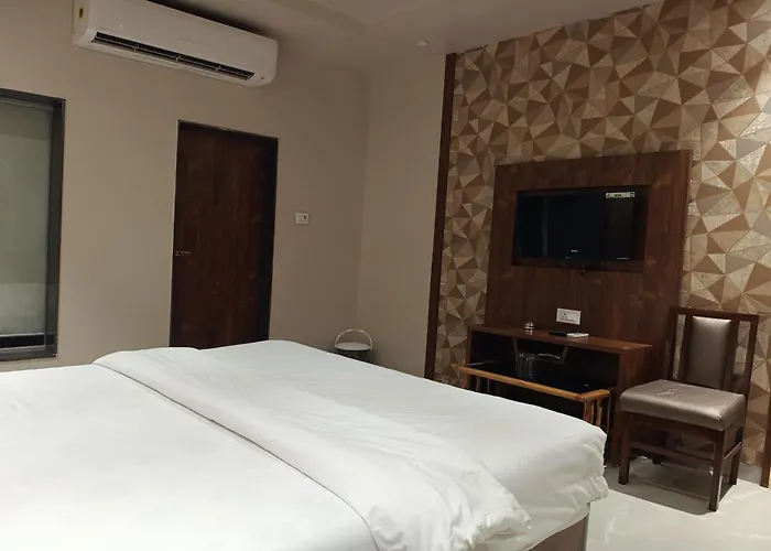 Hotel Apratim Lodging & Boarding Ulhasnagar