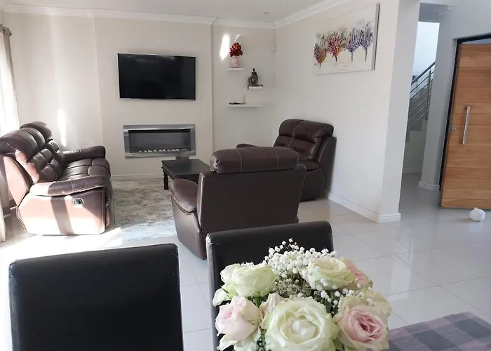 Lnd Guest House Bloubergstrand
