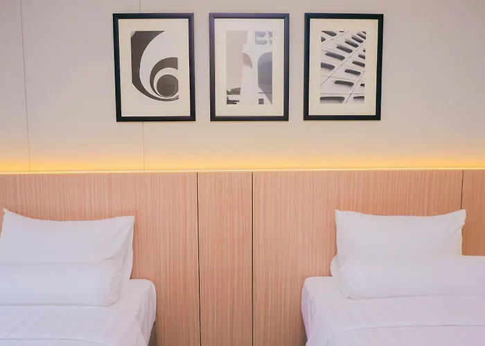 Front One King Hotel Tuban