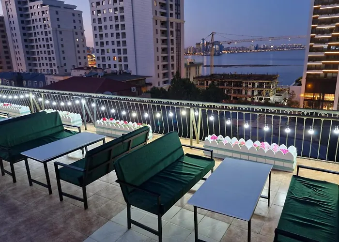 Nur Hotel & Terrace Cafe Bakü