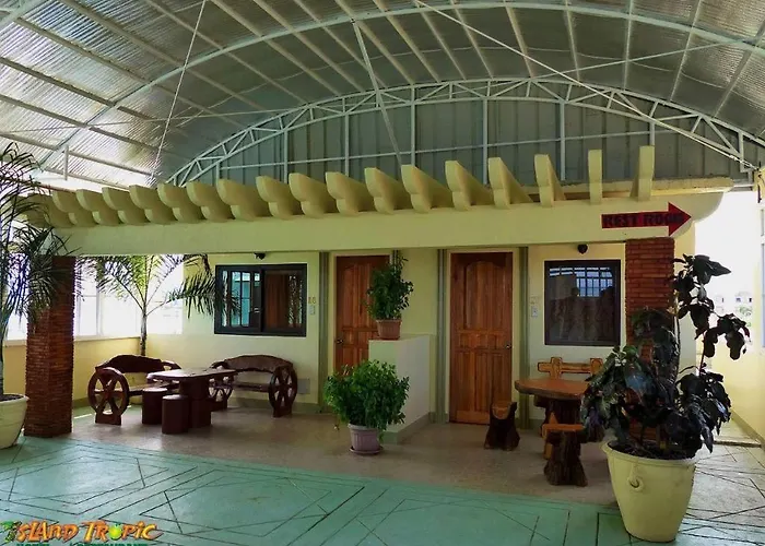 Island Tropic Hotel And Restaurant Alaminos