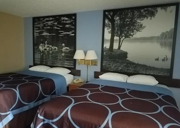 Super 8 By Wyndham Chariton Hotel