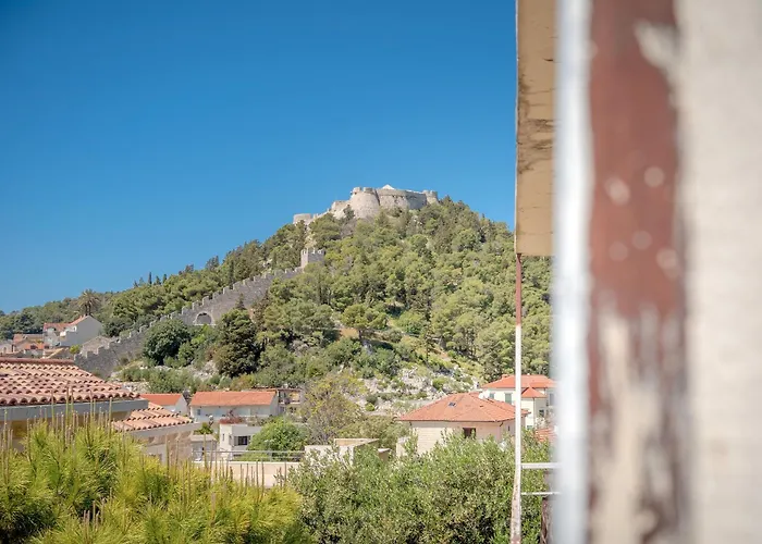 Apartments Edi Hvar Town