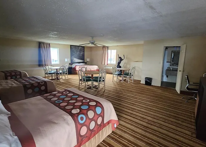 Super 8 By Wyndham Centerville-Richmond