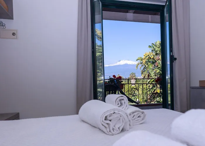 Villa Iris Giardini Naxos