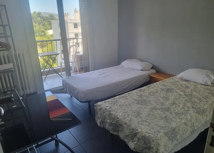 NEW CHEAP PRIVATE ROOM, KITCHEN , OVERWIEUW sea,TRAM on spot, 12 minutes from nice train station with tram , beach in 17 min tram , CHAMBRE PRIVÉE pas cher, cuisine équipée , tram sur place, APERÇU mer, 12 min de la gare de Nice avec le tram, 17 min