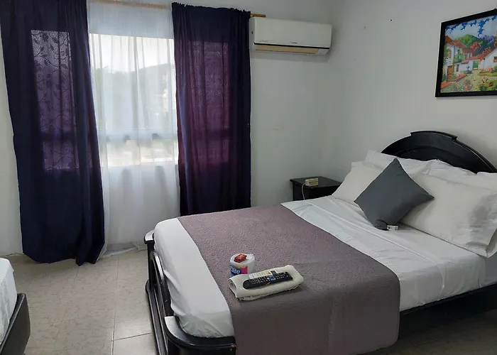 Hotel Media Luna Santa Marta 