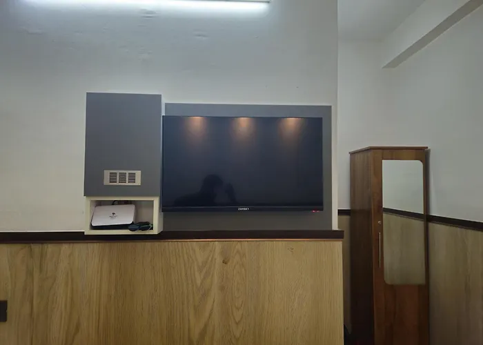 Noor Plaza Hotel Angamali