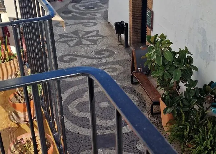 LA CASA DE ABUELA Habitaciones con baño compartido en el casco histórico de Frigiliana sólo adultos