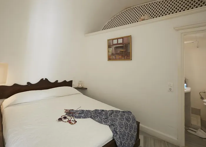 Cori Rigas Suites Fira 