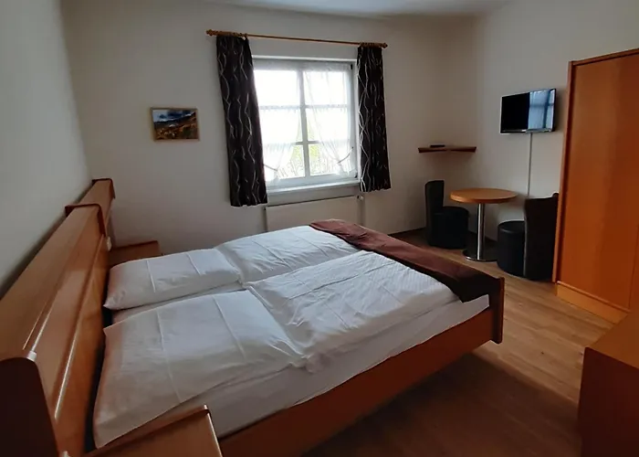 Hotel Cafe Alt-Piesport