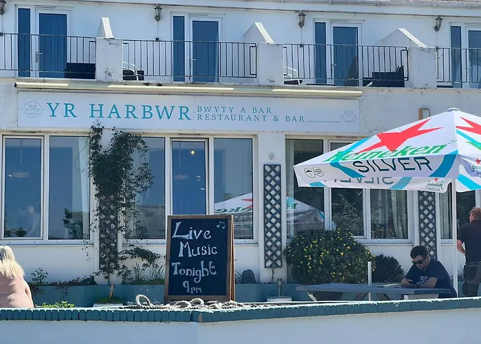 The Harbour Bar & Bistro Hotel Cemaes Bay