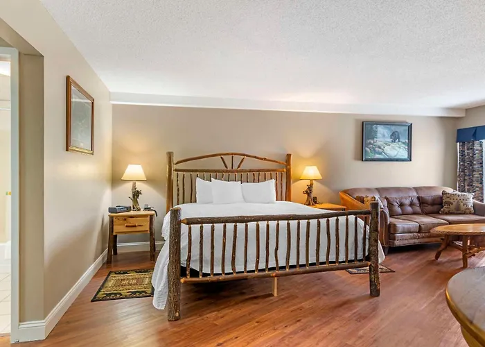 Black Bear Inn, An Ascend Collection Hotel Orono