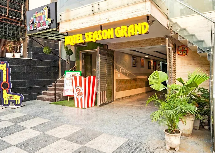 Fabhotel Season Grand Delhi 