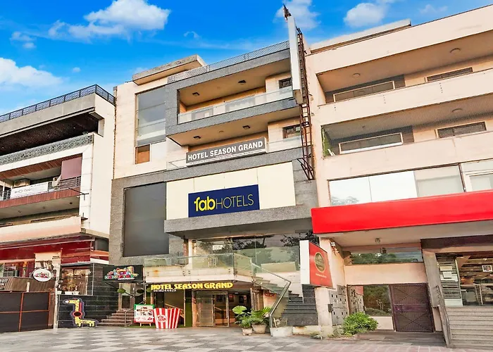 Fabhotel Season Grand Delhi 