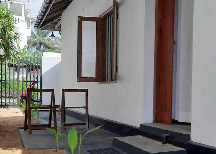La-Vira Beach Villa Hikkaduwa