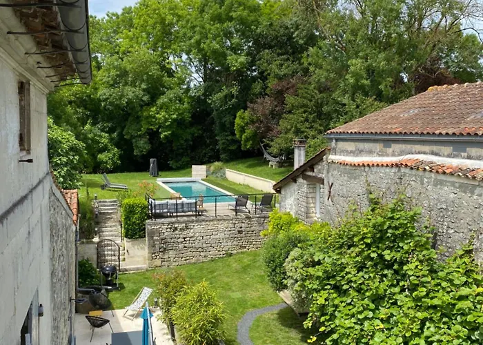 Le Clos Des Grands Frenes Pons