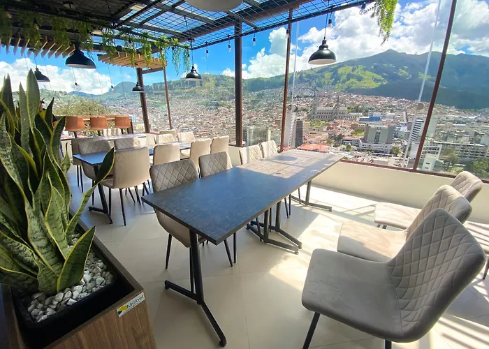 Hostal La Terraza - Roof Terrace Overlooking The North And Historic Centre Quito
