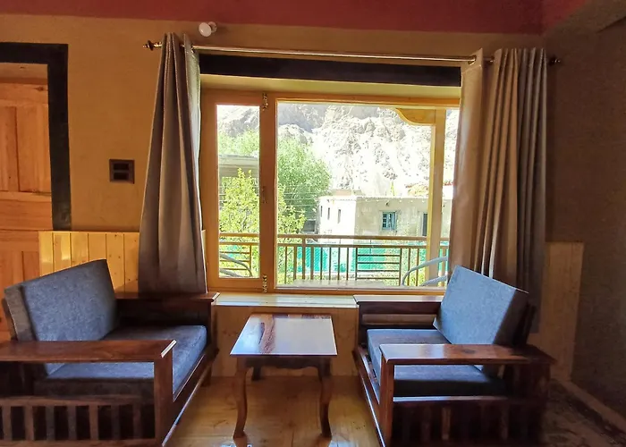 Kunzom Inn Tabo