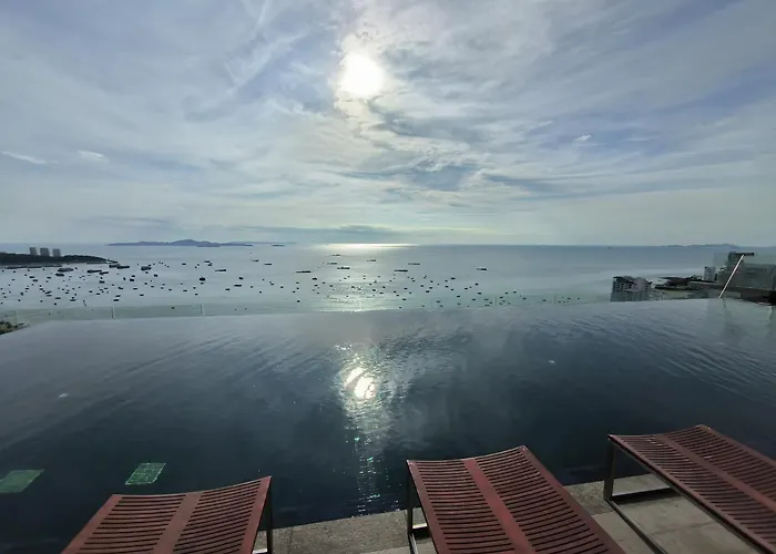 Centric Sea Pattaya Bed & Breakfast