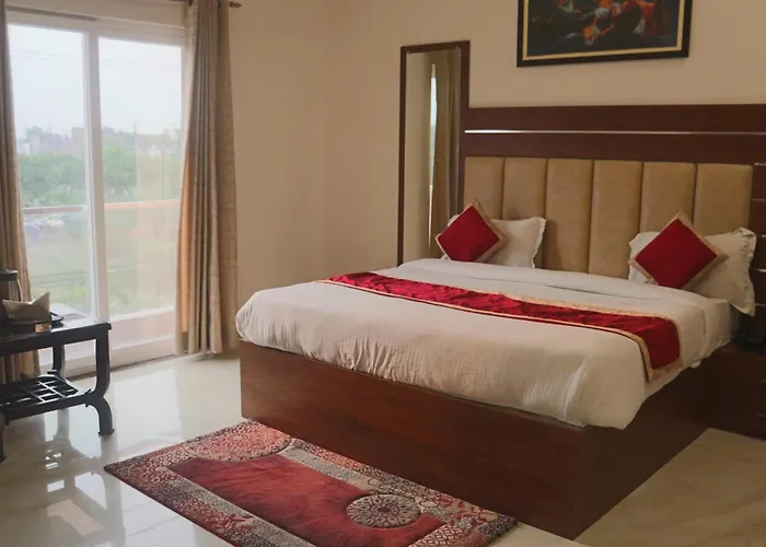 Guru Kripa Sadan Hotel Vrindavan