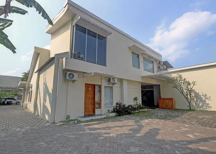 Oyo Capital O 90410 Griya Amanah Jajar Syariah Hotel Surakarta 