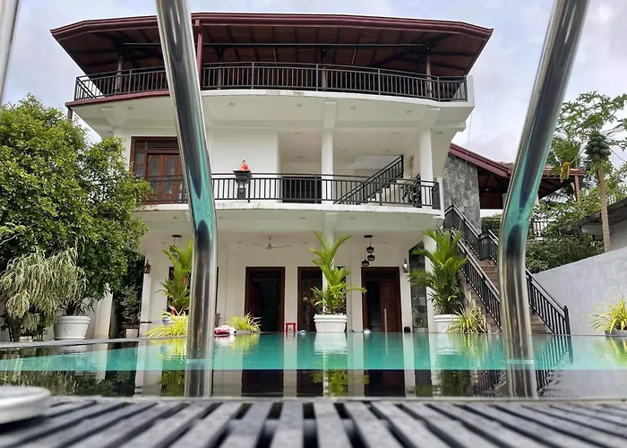 Lucky Fort Family Villa 5Br ,Pool, Plus Private Entire Space Unawatuna