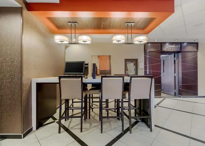 Best Western Premier Denham Inn & Suites Leduc