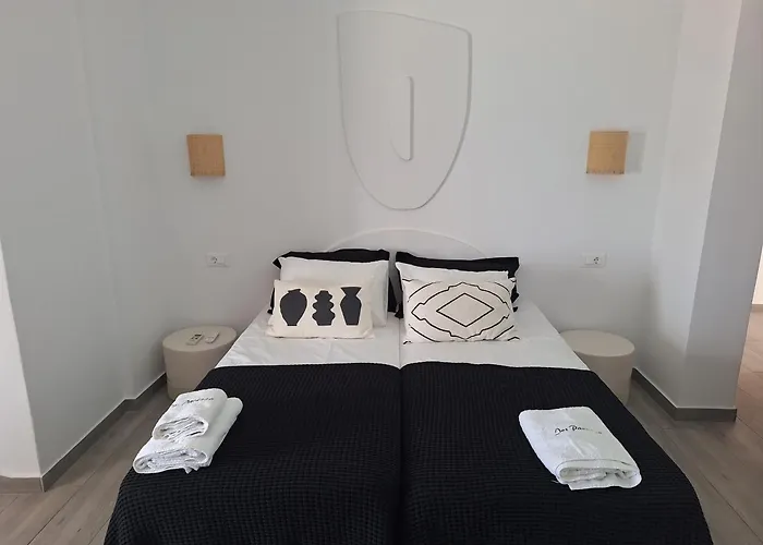 Pavezzo Aparthotel Chora 