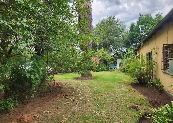 Blue Escape Life And Leisure Guest House Benoni