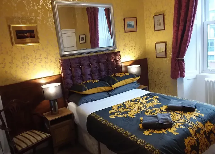 Ivy- Braveheart Guest House Edinburgh