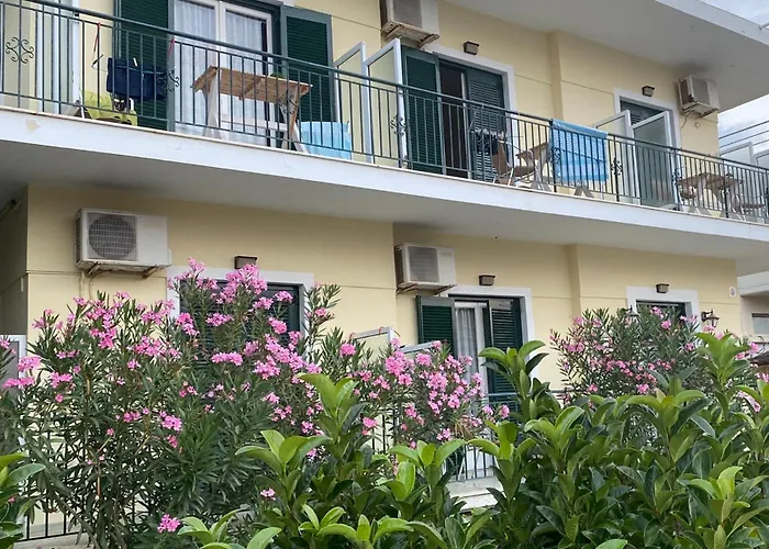 Lemon Art Hotel Apartments Tolón