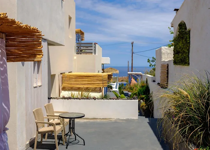 Nalu Suites Fira 