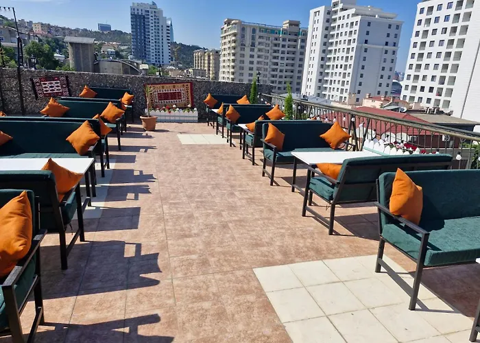 Nur Hotel & Terrace Cafe Bakü