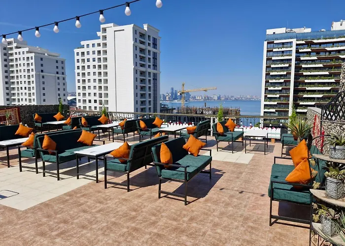 Nur Hotel & Terrace Cafe Bakü