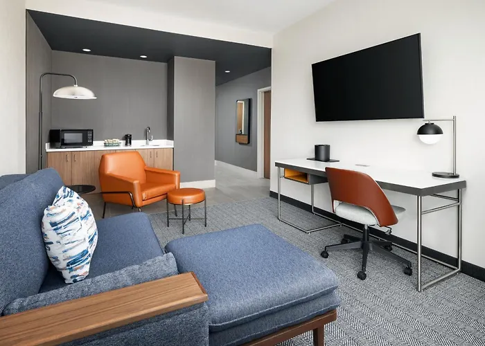 Courtyard By Marriott New Castle Hotel