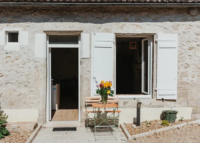 Logis Auberge Du Centre Chitenay