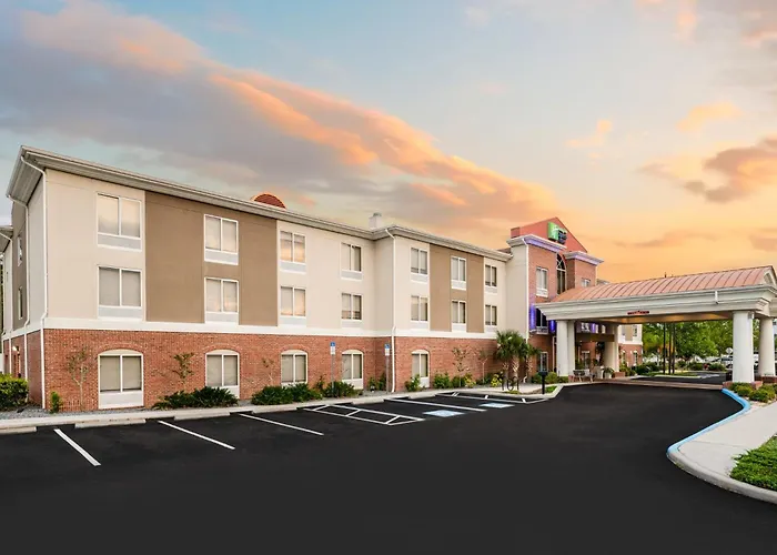 Holiday Inn Express & Suites Spring Hill By Ihg
