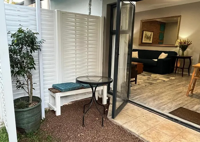 Whispering Leaves Guest House Kloof